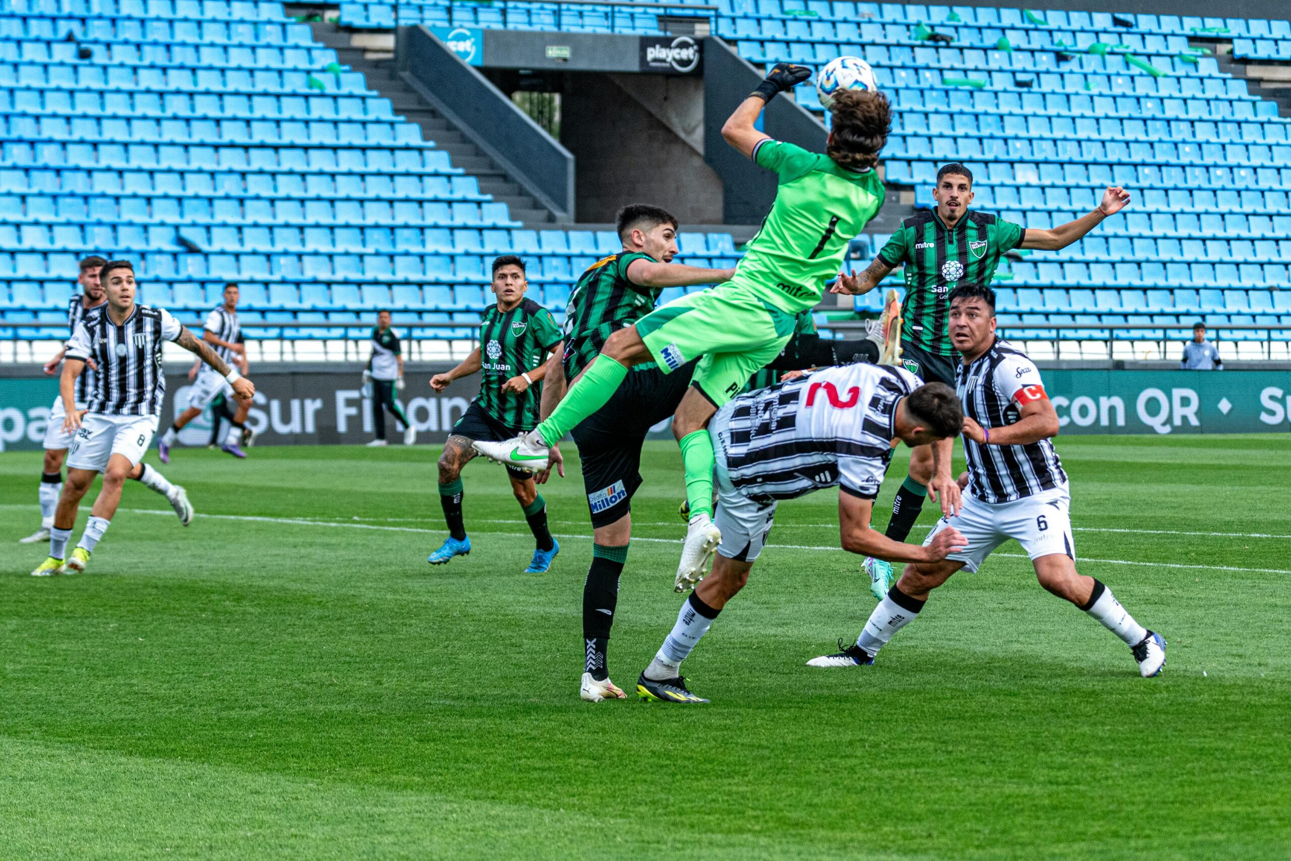 Zdjęcie do artykułu: Najbardziej spektakularne akcje w sportach drużynowych